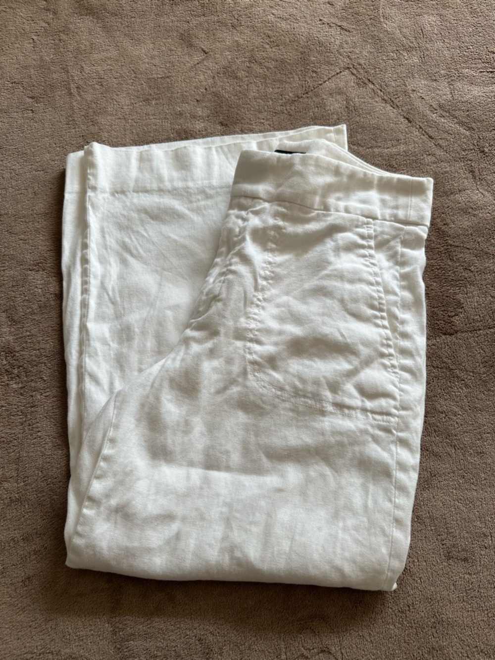 Banana Republic white pants size 6 wide leg, used in good condition.